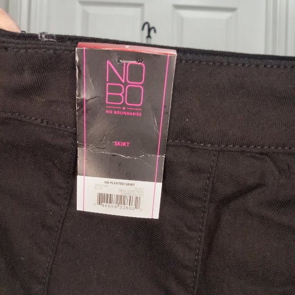 No Boundaries Skirt (NWT) - Picture 4 of 6